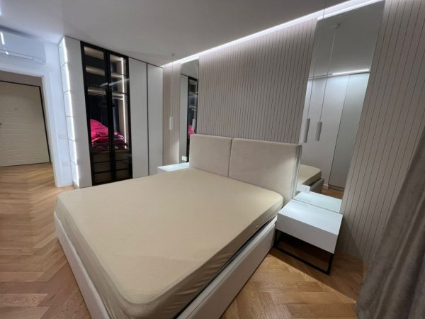 Tirane, jepet me qera apartament 1+1+Ballkon Kati 5, 75 m² 900 € (Parku Olimpik)