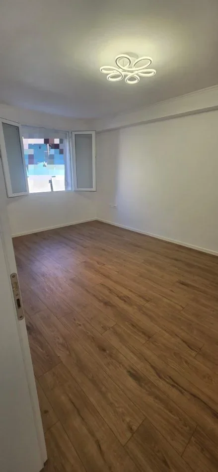 Tirane, shes apartament 1+1 Kati 3, 42 m² 135.000 € (myslym shyri)