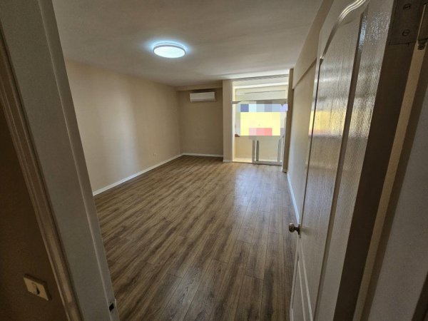 Tirane, jepet me qera zyre Kati 4, 130 m² 1.300 € (qender)