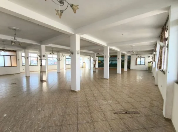 Tirane, jepet me qera magazine Kati 0, 1.550 m² 4.500 € (bathore)