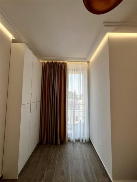 Tirane, jepet me qera apartament 2+1+Ballkon Kati 3, 100 m² 900 € (riza cerova)