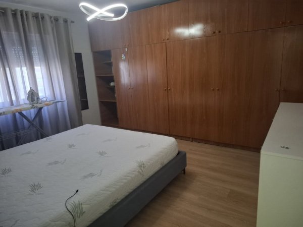 Tirane, jepet me qera apartament 1+1 Kati 4, 60 m² 550 € (vasil shanto)