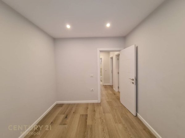 Tirane, jap me qera apartament 1+1 Kati 2, 56 m² 400 € (ish restorant Durresi)