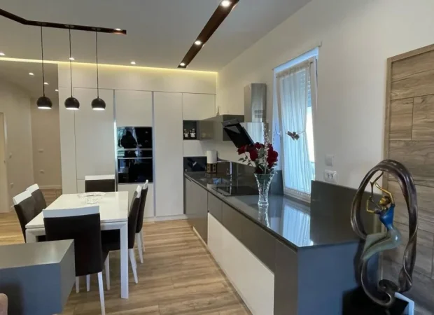 Tirane, jepet me qera apartament 2+1 Kati 2, 105 m² 