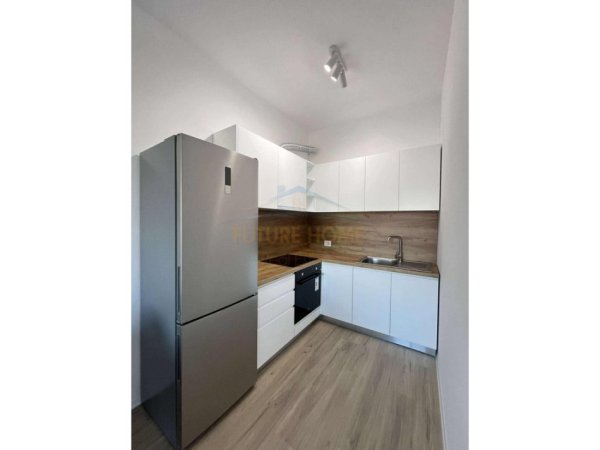 Tirane, jepet me qera apartament 1+1 Kati 10, 59 m² 500 € (Rezidenca Henke, Rruga e Kavajes.)