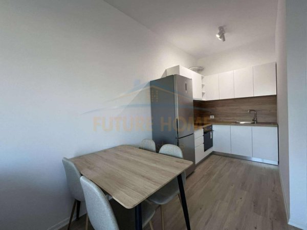 Tirane, jepet me qera apartament 1+1 Kati 10, 59 m² 500 € (Rezidenca Henke, Rruga e Kavajes.)