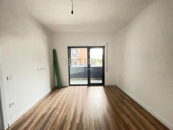 Tirane, jepet me qera apartament 1+1 Kati 1, 77 m² 400 € (astir oasis residence)