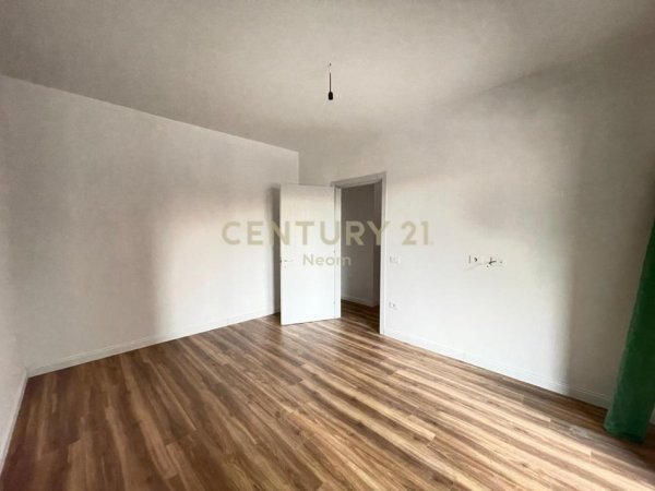 Tirane, jepet me qera apartament 1+1 Kati 1, 77 m² 400 € (astir oasis residence)