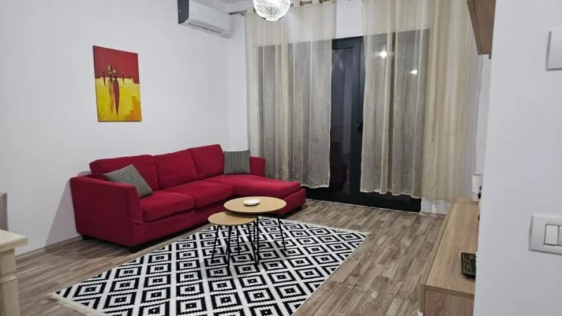Tirane, jepet me qera apartament 1+1 Kati 2, 75 m² 450 € (astir)