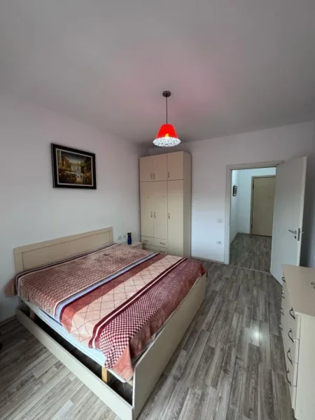 Tirane, jepet me qera apartament 1+1 Kati 2, 75 m² 450 € (astir)