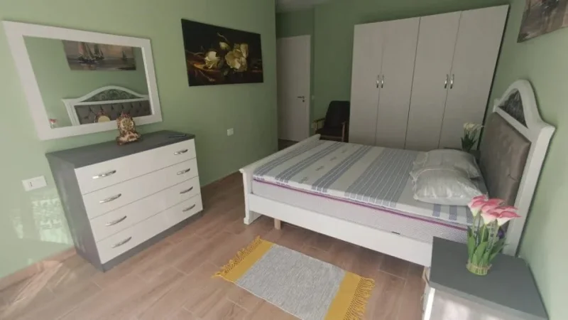 Tirane, jepet me qera apartament 2+1 Kati 4, 120 m² 600 € (oxhaku)