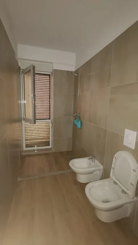 Tirane, jepet me qera apartament 2+1 Kati 4, 120 m² 600 € (oxhaku)