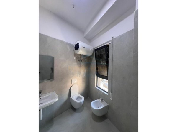 Tirane, jepet me qera apartament 2+1 Kati 2, 102 m² 500 € (ngjitur me Kompleksin Mangalem.)