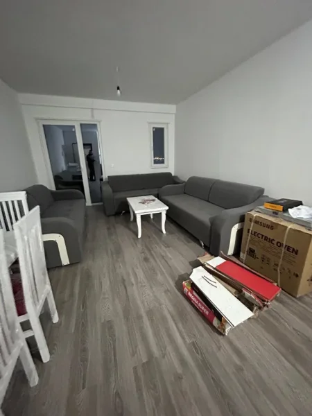 Tirane, jepet me qera apartament 1+1+Ballkon Kati 5, 80 m² 420 € (Rruga stefan shundi)