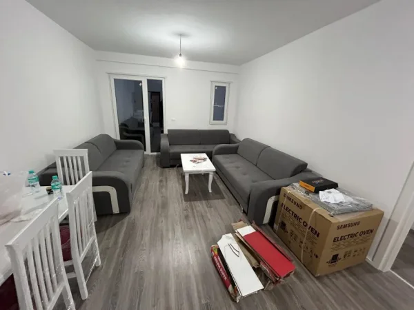 Tirane, jepet me qera apartament 1+1+Ballkon Kati 5, 80 m² 420 € (Rruga stefan shundi)