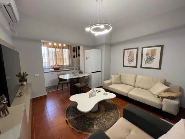 Tirane, jepet me qera 1+1 Kati 3, 65 m² 500 € (Rruga kavajes)