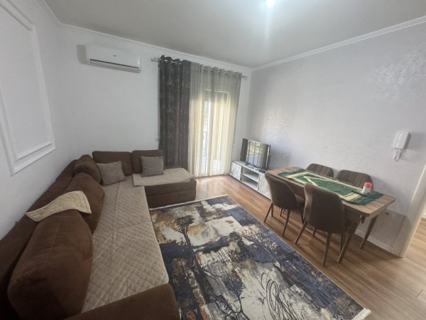 Tirane, jepet me qera apartament 1+1+Ballkon Kati 2, 65 m² 600 € (Rr. Haxhi Dalliu Pas Shkencave te Natyres,)