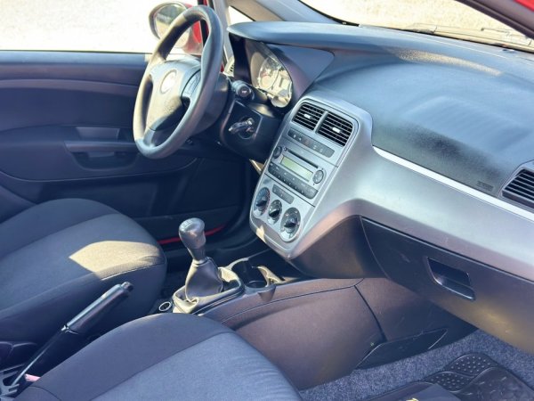Durres, shitet makine elektrike FIAT PUNTO EVO 1.3 Nafte, e kuqe manuale Klima 177.000 km