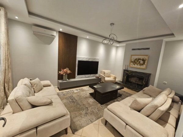 Tirane, jepet me qera Vile 3 Katshe , 350 m² 3.000 € (liqeni i thate)