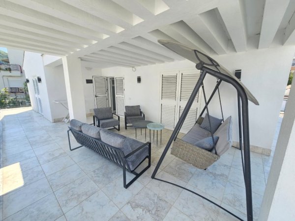 Tirane, jepet me qera Vile 3 Katshe , 350 m² 3.000 € (liqeni i thate)