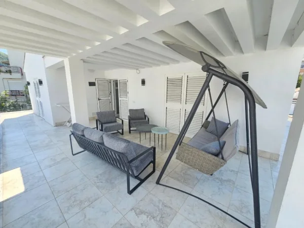 Tirane, jepet me qera Vile 3 Katshe , 350 m² 3.000 € (liqeni i thate)