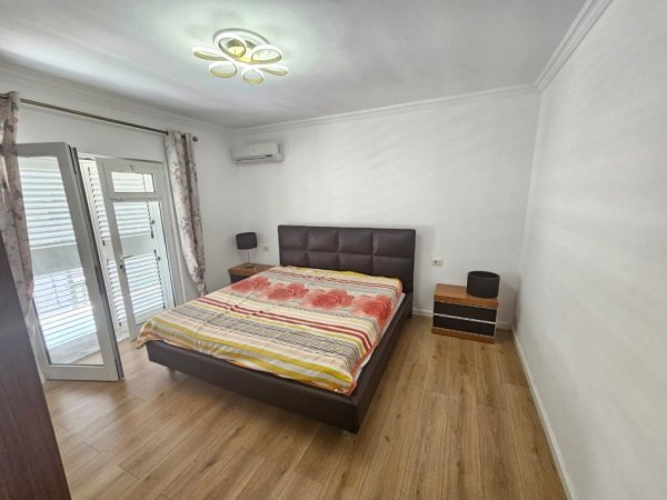 Tirane, jepet me qera Vile 3 Katshe , 350 m² 3.000 € (liqeni i thate)