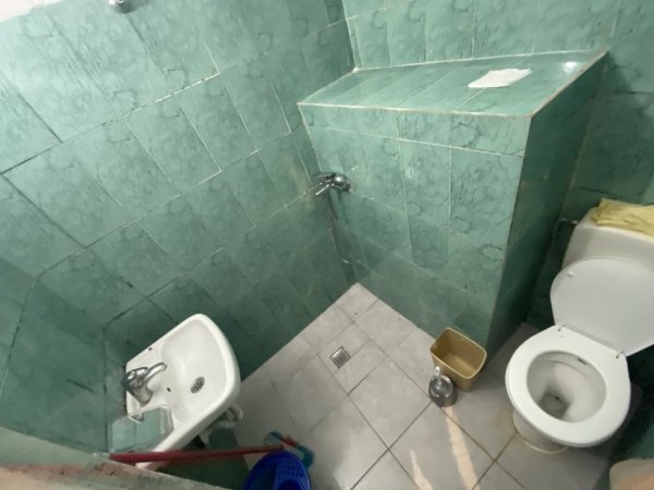 🏡 Jepet Garsioniere me Qira te Zogu i Zi, Asllan Rusi, Tiranë