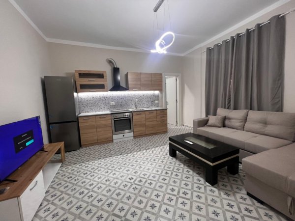 Tirane, jepet me qera apartament 1+1 Kati 1, 60 m² 300 € (Fresku)
