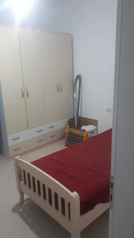 Tirane, jap me qera apartament 2+1+Ballkon Kati 4, 1 m² 300 € 