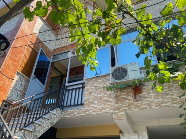 Tirane, jepet me qera apartament+verande | Penthouse 2+1+Ballkon Kati 2, 130 m² 500 € (ne rrugen Siri Kodra Tirane)