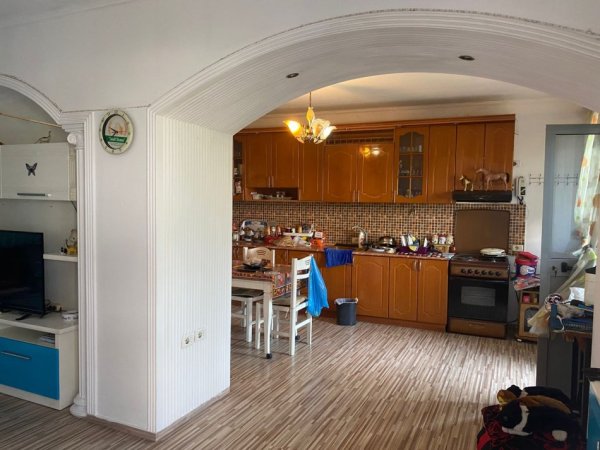 Tirane, jepet me qera apartament+verande | Penthouse 2+1+Ballkon Kati 2, 130 m² 500 € (ne rrugen Siri Kodra Tirane)