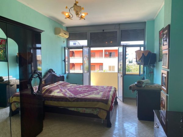 Tirane, jepet me qera apartament+verande | Penthouse 2+1+Ballkon Kati 2, 130 m² 500 € (ne rrugen Siri Kodra Tirane)