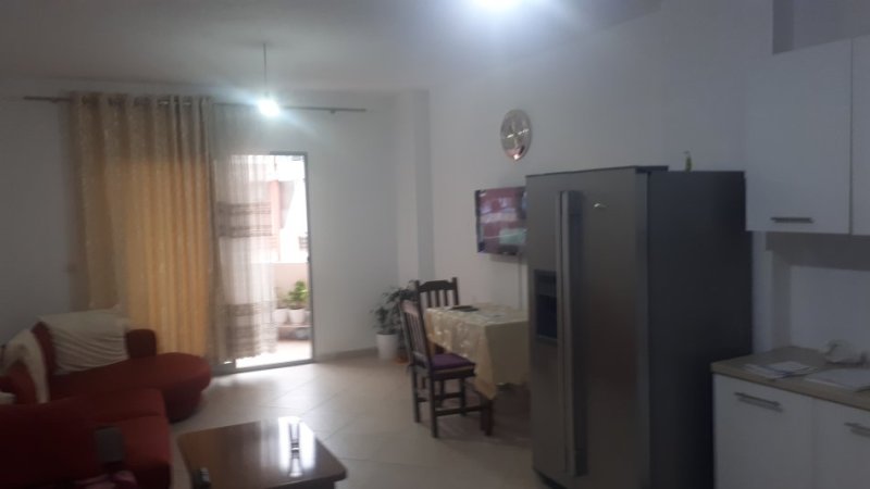 Tirane, jepet me qera apartament 2+1+Ballkon Kati 4, 1 m² 300 € (Rruga Rramazan Gaxherri)