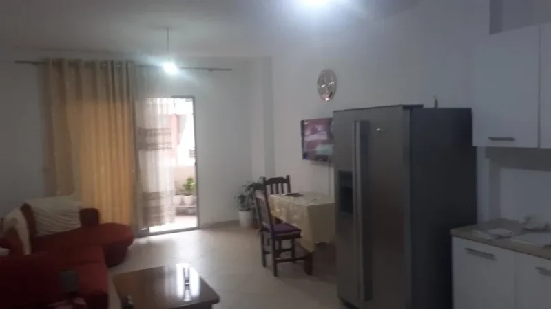 Tirane, jepet me qera apartament 2+1+Ballkon Kati 4, 1 m² 300 € (Rruga Rramazan Gaxherri)