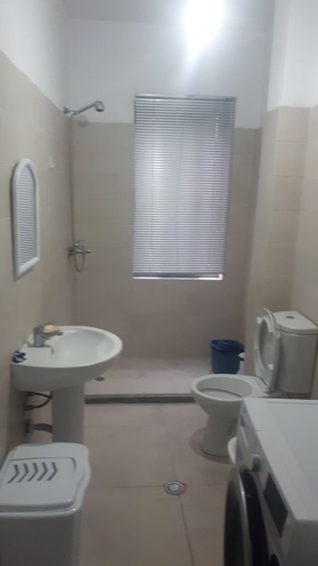 Tirane, jepet me qera apartament 2+1+Ballkon Kati 4, 1 m² 300 € (Rruga Rramazan Gaxherri)