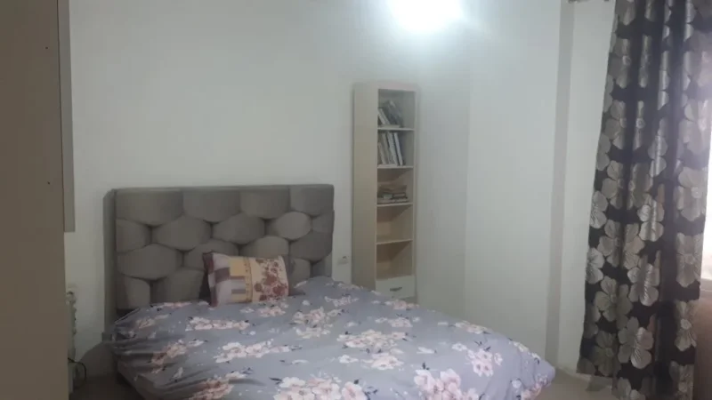 Tirane, jepet me qera apartament 2+1+Ballkon Kati 4, 1 m² 300 € (Rruga Rramazan Gaxherri)