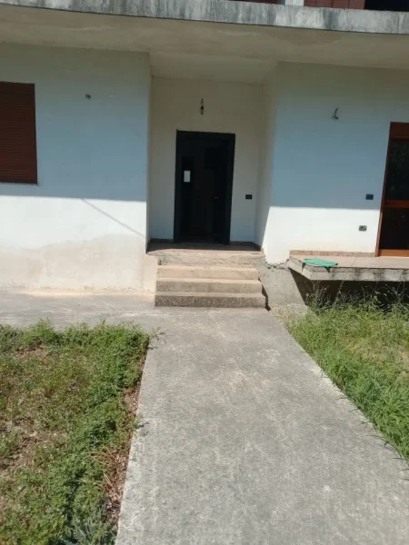 Tirane, shitet shtepi 2+1+Ballkon Kati 2, 250 m² 160.000 € (QENDER-KAMEZ)