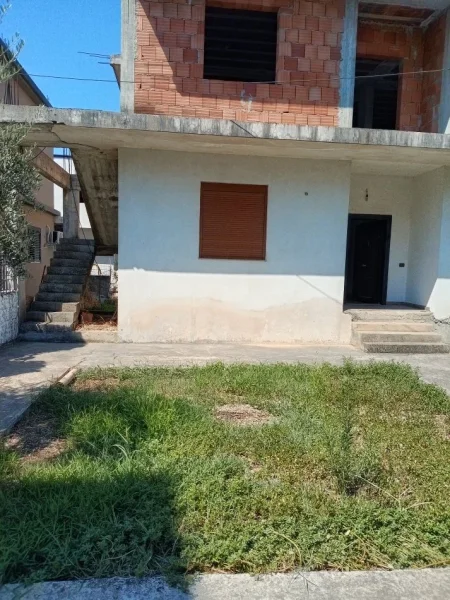 Tirane, shitet shtepi 2+1+Ballkon Kati 2, 250 m² 160.000 € (QENDER-KAMEZ)