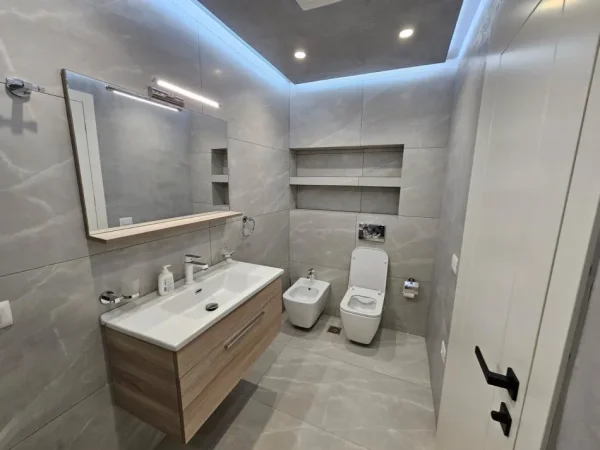 Mali Robit, shitet apartament 2+1+Ballkon Kati 2, SIPËRFAQE 102 m².SHITET 160.000 €+TAKSA E SHITJES (MALI I ROBIT,GOLEM)