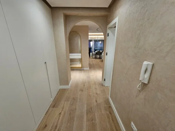 Mali Robit, shitet apartament 2+1+Ballkon Kati 2, SIPËRFAQE 102 m².SHITET 160.000 €+TAKSA E SHITJES (MALI I ROBIT,GOLEM)