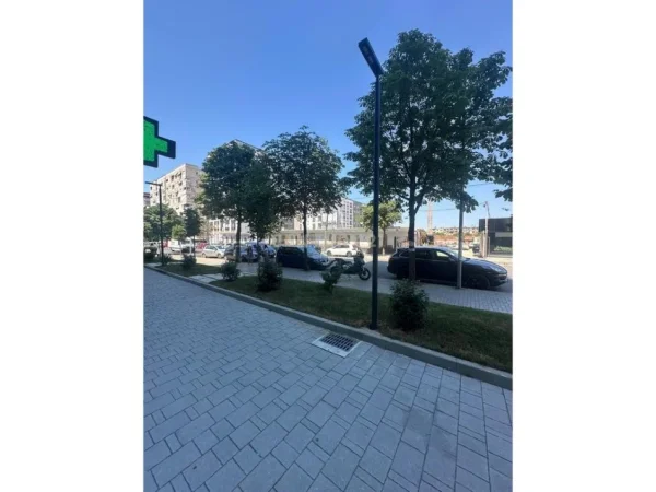 Tirane, jepet me qera ambjent biznesi Kati 0, 128 m² 2.500 € (Porcelan)