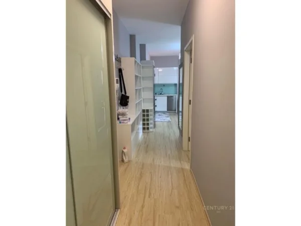 Tirane, jepet me qera apartament 1+1 Kati 5, 90 m² 750 € (Myslym Shyri)