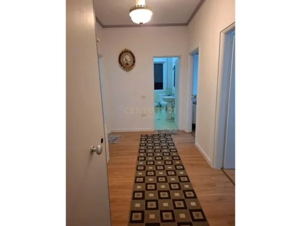 Tirane, jepet me qera apartament 2+1 Kati 2, 120 m² 450 € (Fresk)