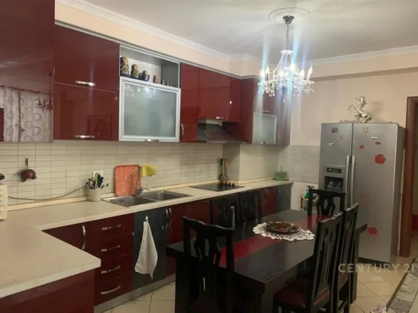 Tirane, jepet me qera apartament 2+1 Kati 1, 110 m² 550 € (Astir)
