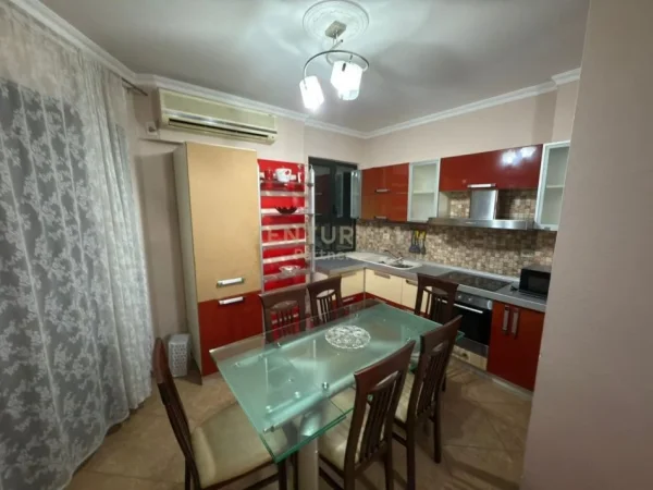Tirane, jepet me qera apartament 2+1 Kati 4, 90 m² 500 € (Astir)