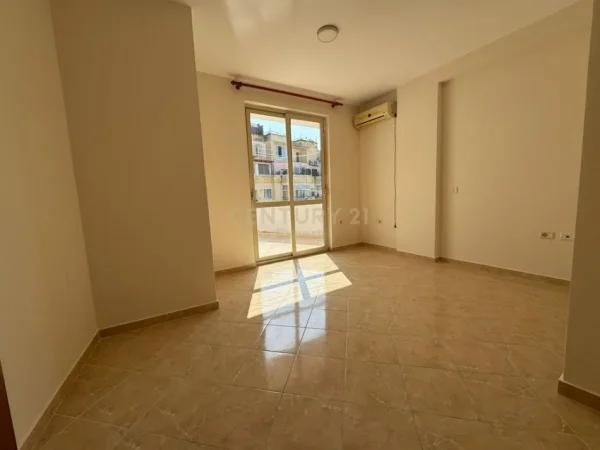 Tirane, jepet me qera apartament 2+1 Kati 7, 112 m² 550 € 