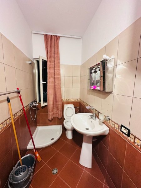 Tirane, jepet me qera apartament 2+1 Kati 2, 80 m² 420 € (Don bosko)