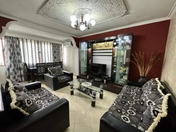 Tirane, jepet me qera apartament 1+1 Kati 5, 450 € (rruga bardhyl)