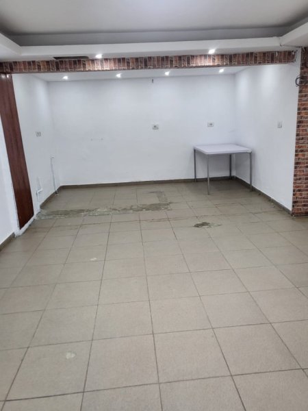Tirane, jepet me qera ambjent biznesi Kati 0, 85 m² 450 € (stadiumi dinamo)
