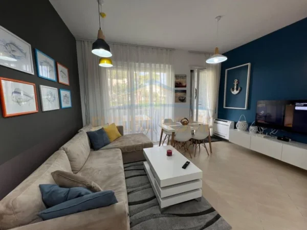 Tirane, shitet apartament 2+1+Ballkon Kati 0, 158 m² 250.000 € (Gjiri i Lalzit)